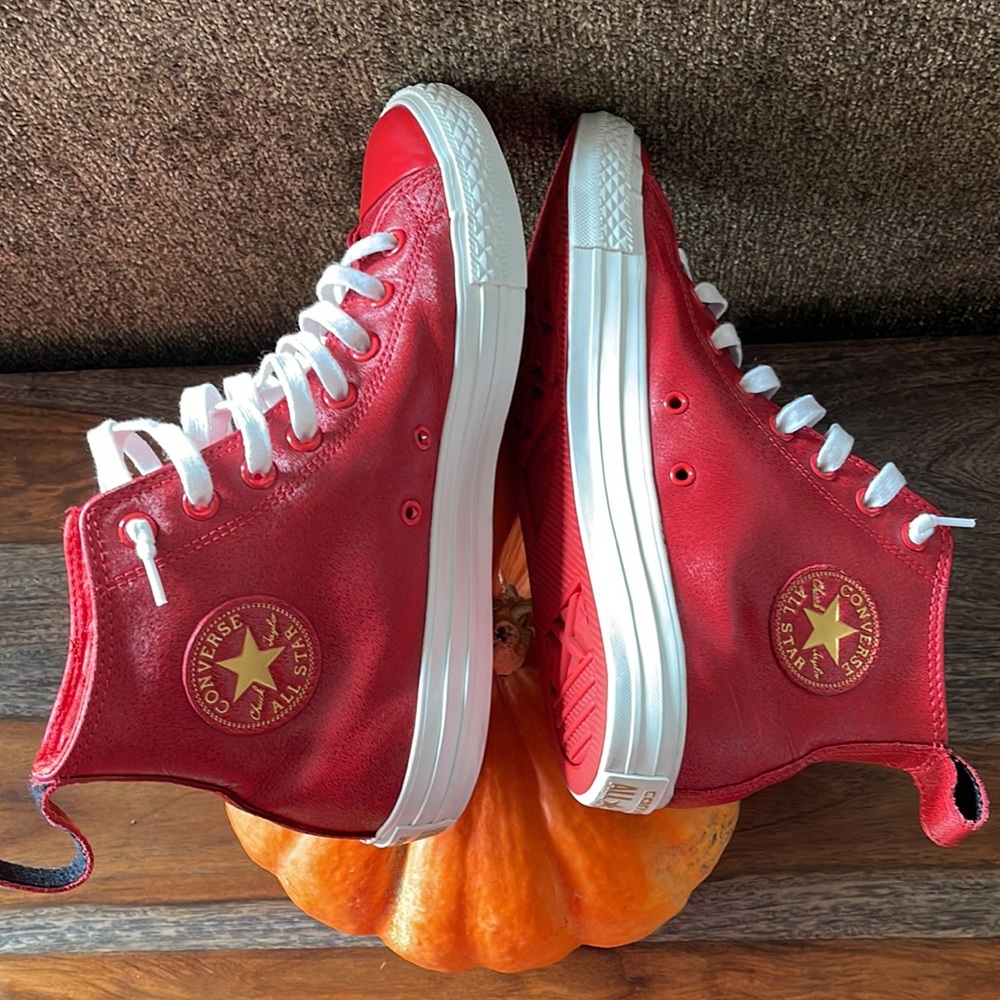 Unisex Converse RARE”Year of the Horse”2014. All Star Chuck Taylor.MintCondition